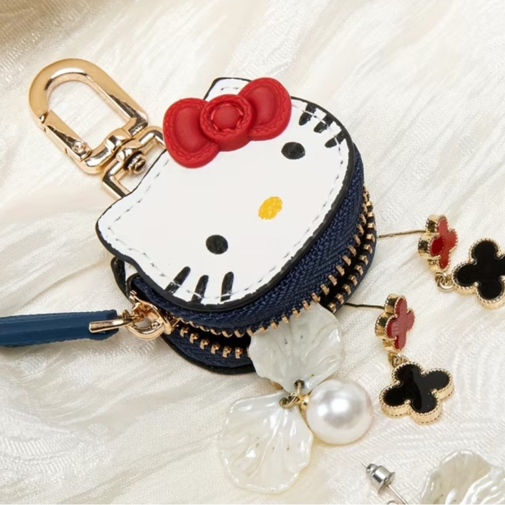 Hello Kitty Coin Purse Keychain - Picture 5 of 5